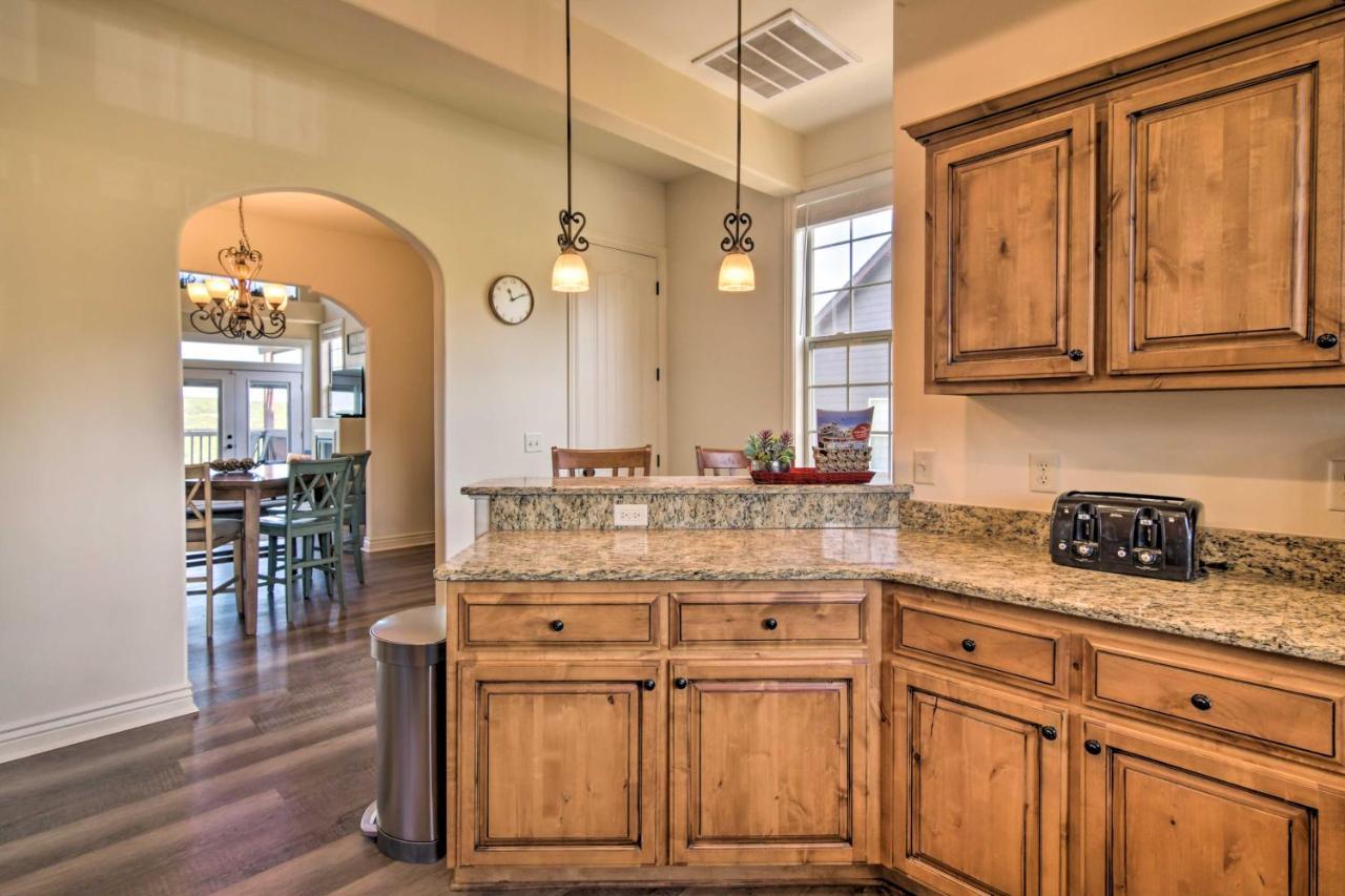 Ferienwohnung Luxe Branson Retreat With Mtn Views And Pool Access! Exterior foto